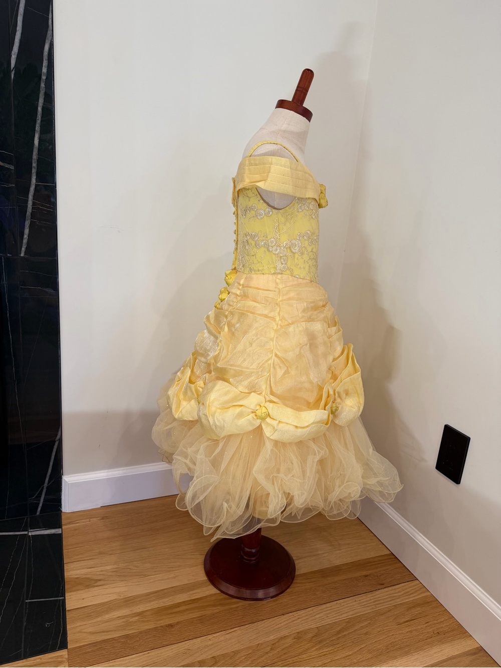 Disney princess signature collection Belle - Picture 5 of 10